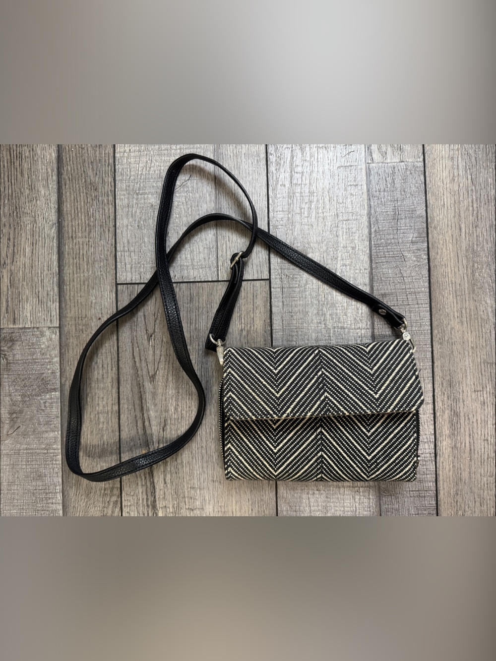 thirty-one Black and White Chevron Crossbody Bag